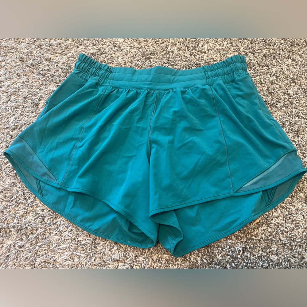 Lululemon Hotty Hot Low Rise Lined- 4inch
